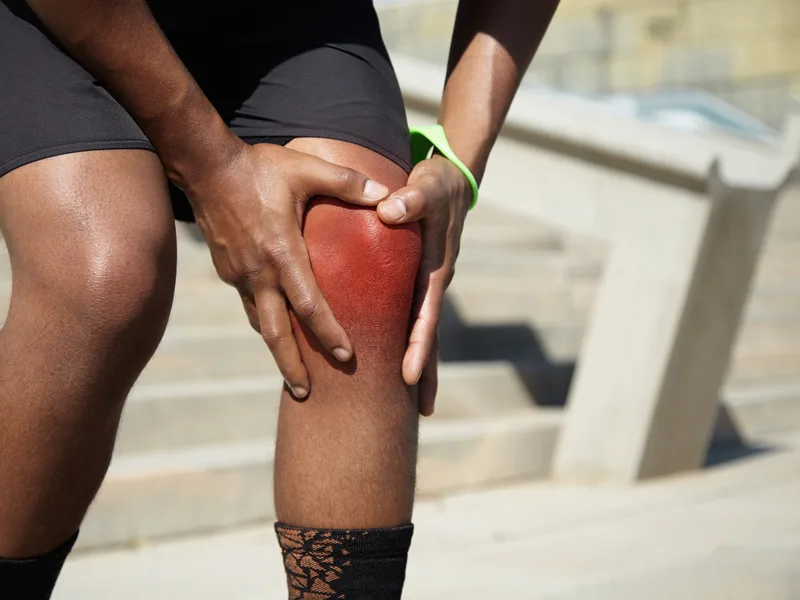 Schomaker Chiropractic Clinic treating knee pain in Elk River