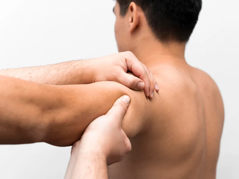 How Schomaker Chiropractic Clinic treats rotator cuff injury in Elk River